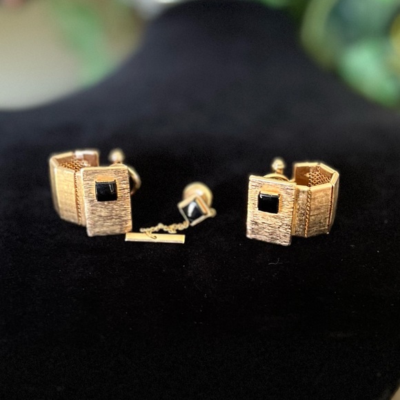 Vintage set of Gold Toned Cufflinks and Tie Pin - Picture 2 of 2
